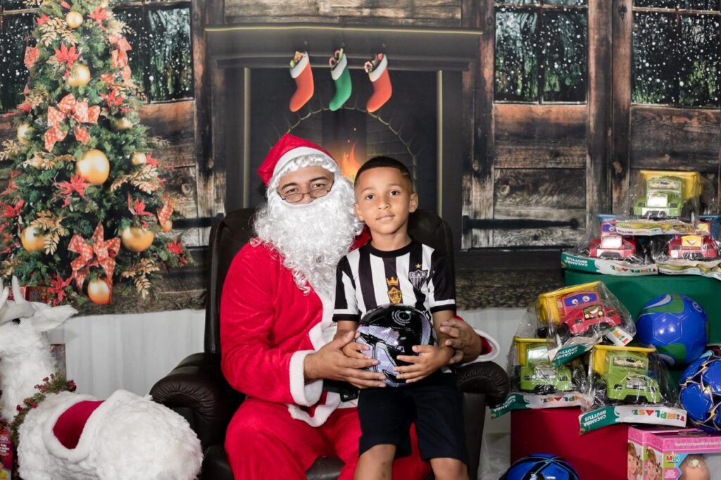 Papai Noel da Bemil reúne famílias e leva alegria para a comunidade